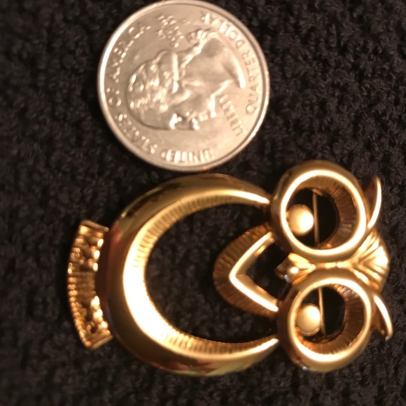 Avon Wise Eyes Gold Tone Openwork Owl Brooch Pin - Picture 3 of 4